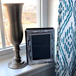 Frame photo album. Black velvet. Holds 70+ 4x6” photos Nice gift Good c…